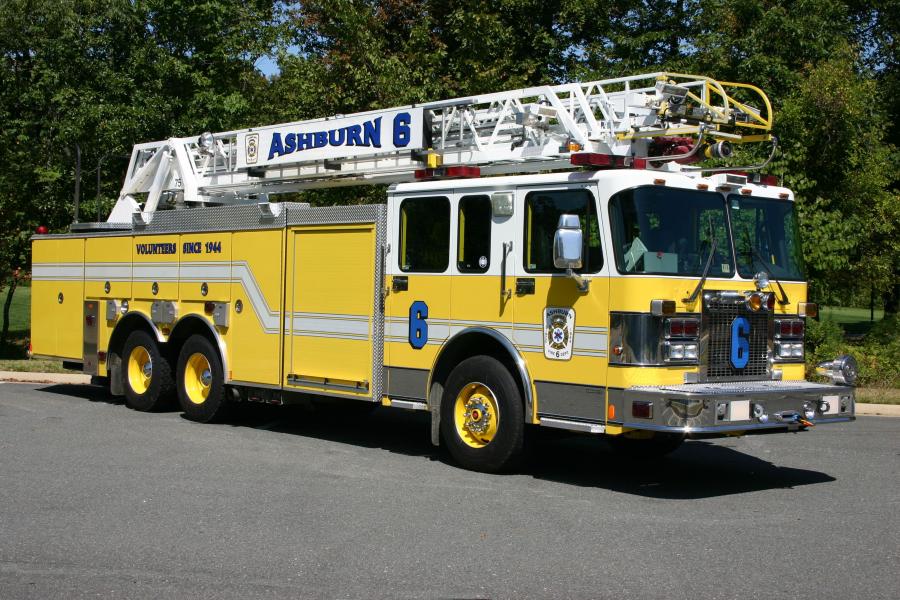 Spartan Gladiator FF Smeal Ladder Truck '2001